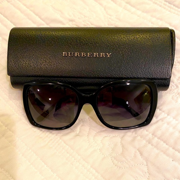 Accessories - Women’s Burberry Sunglasses Polarized